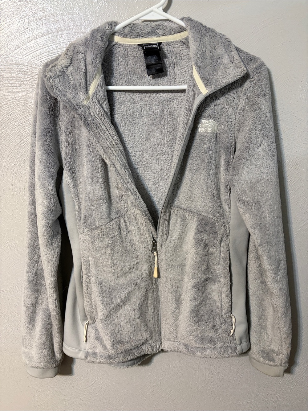 The North Face Women's Light Gray Plush Full-Zip Teddy Jacket